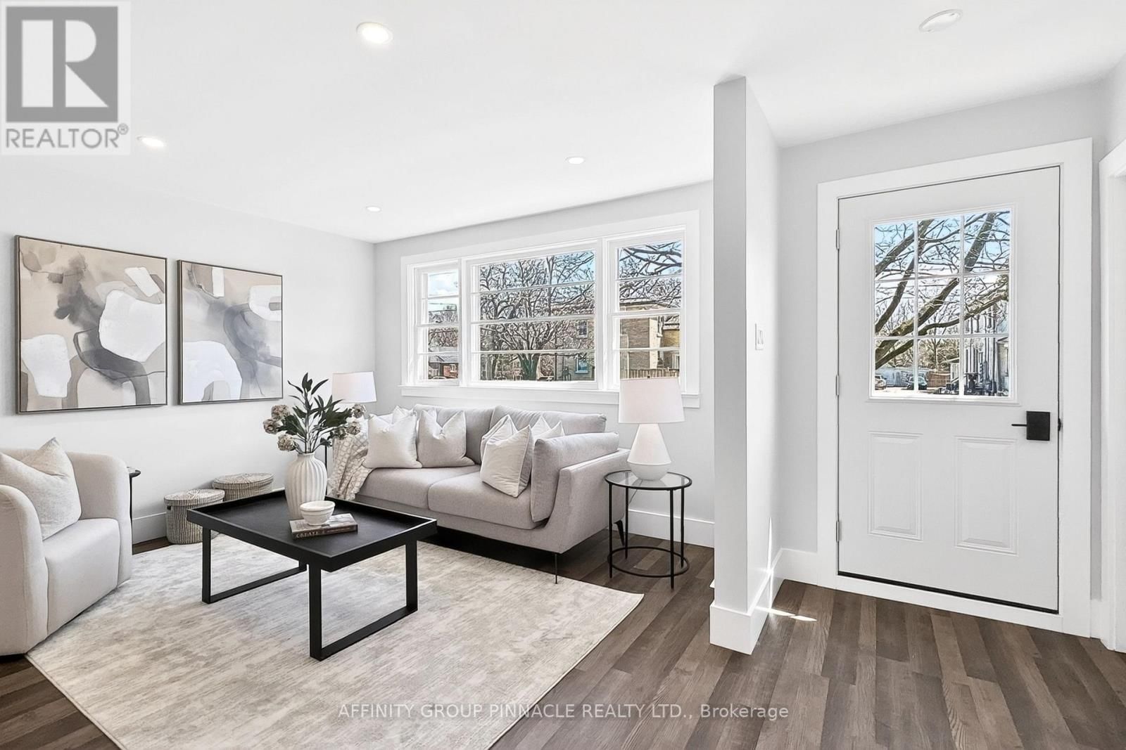 162 UNIVERSITY AVENUE EAST Image 4