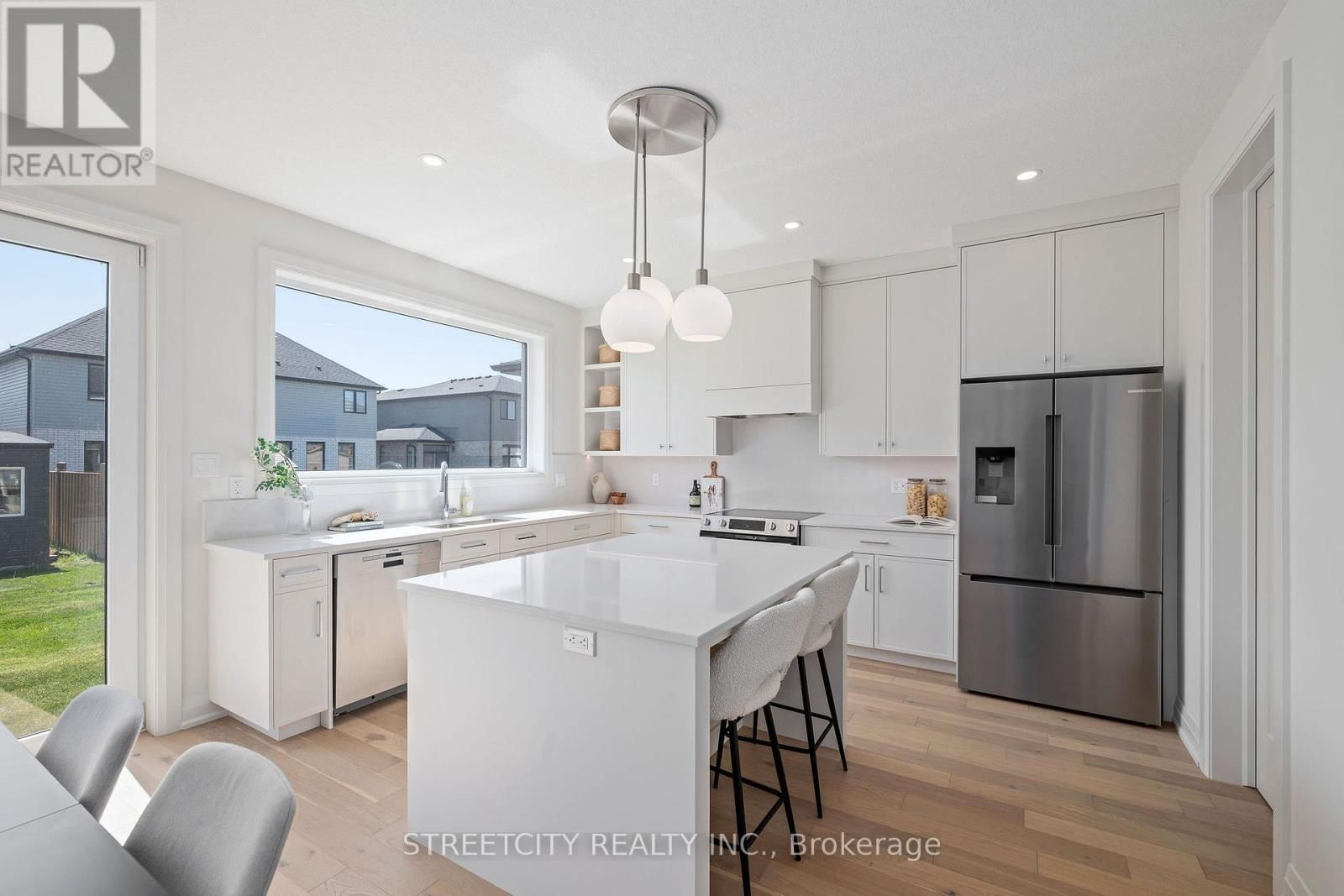 337 MANHATTAN DRIVE Image 8