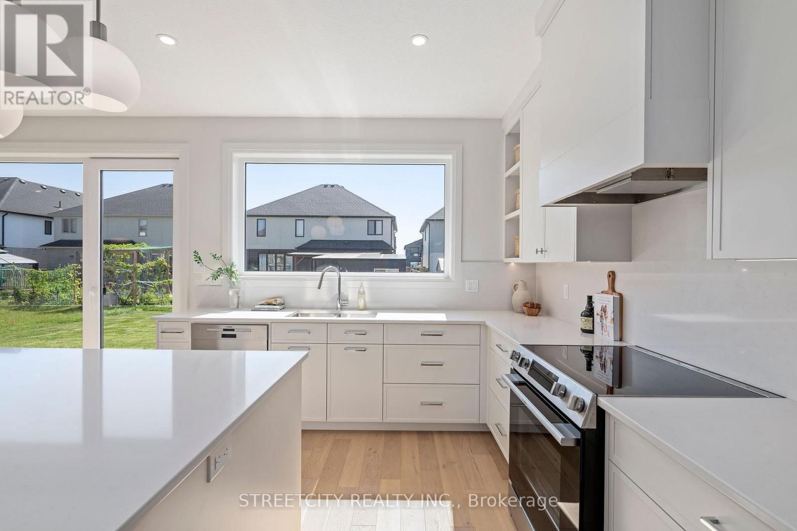 337 MANHATTAN DRIVE Image 9