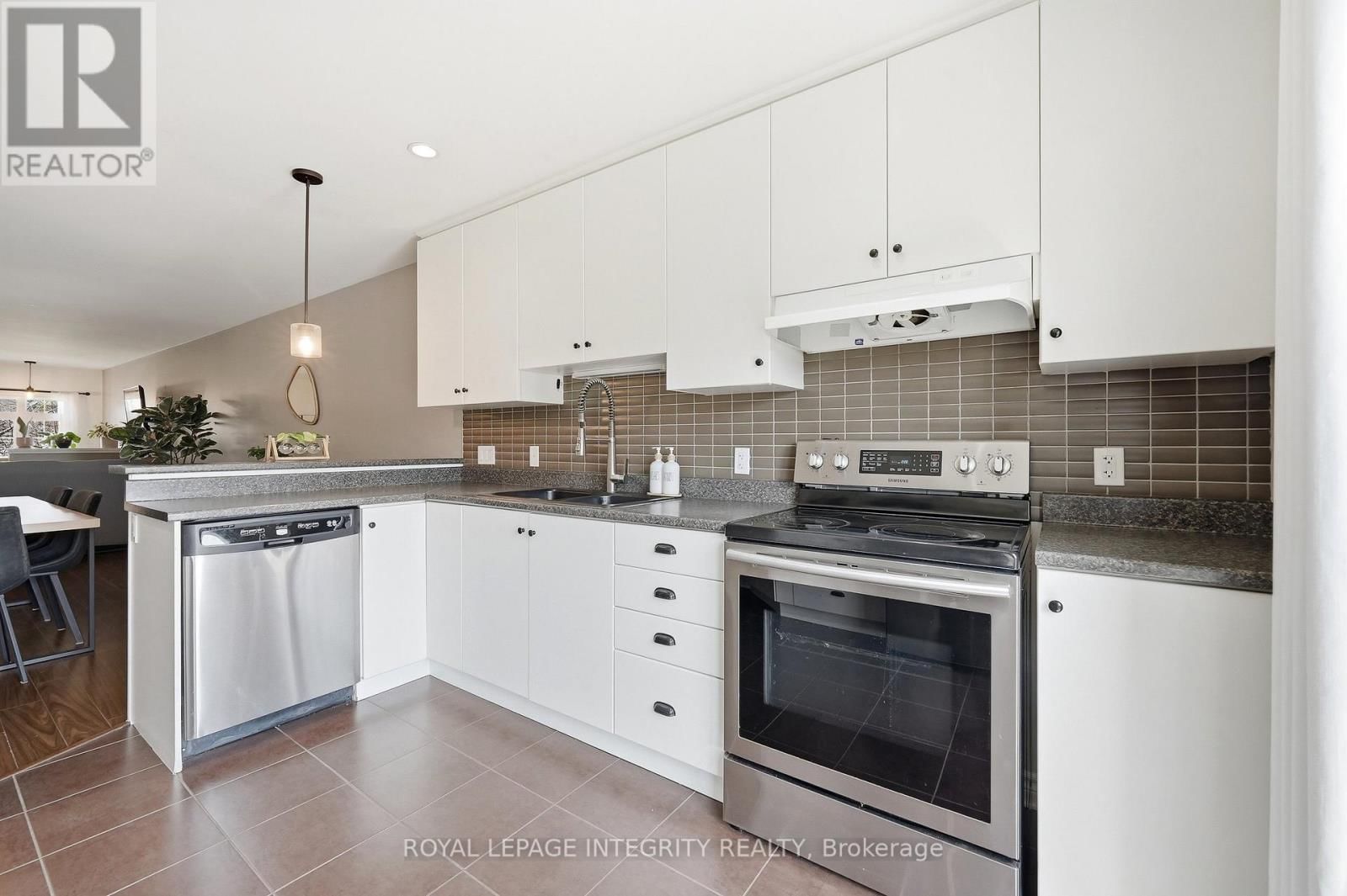 89 BRUNET STREET Image 15