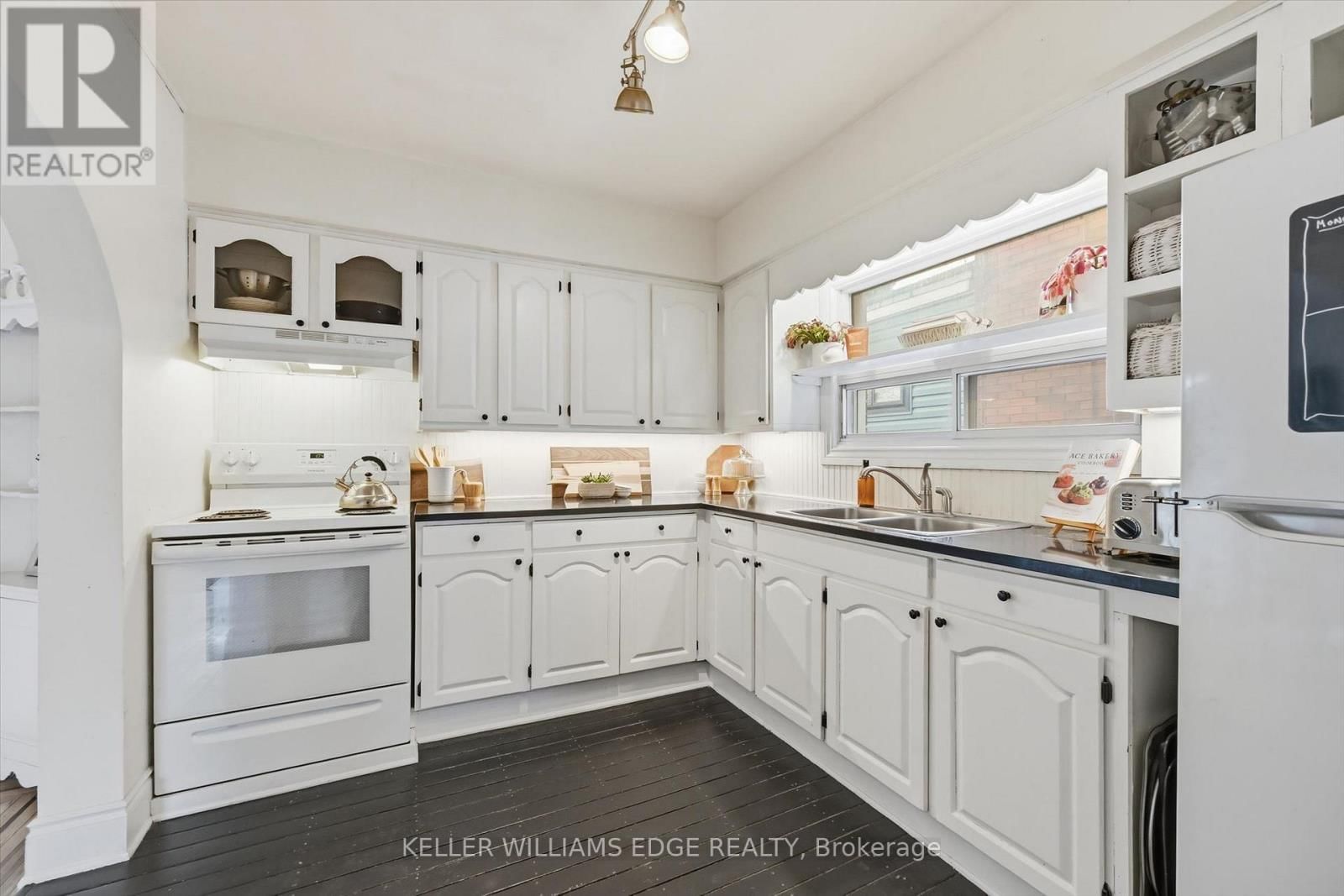 153 GRAHAM AVENUE SOUTH Image 14