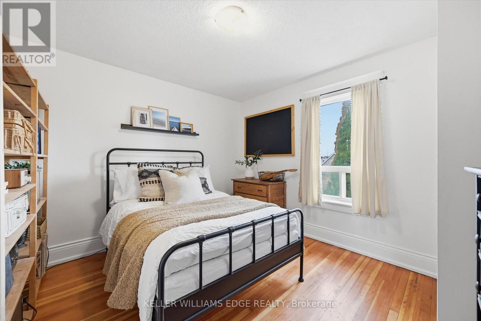 153 GRAHAM AVENUE SOUTH Image 18