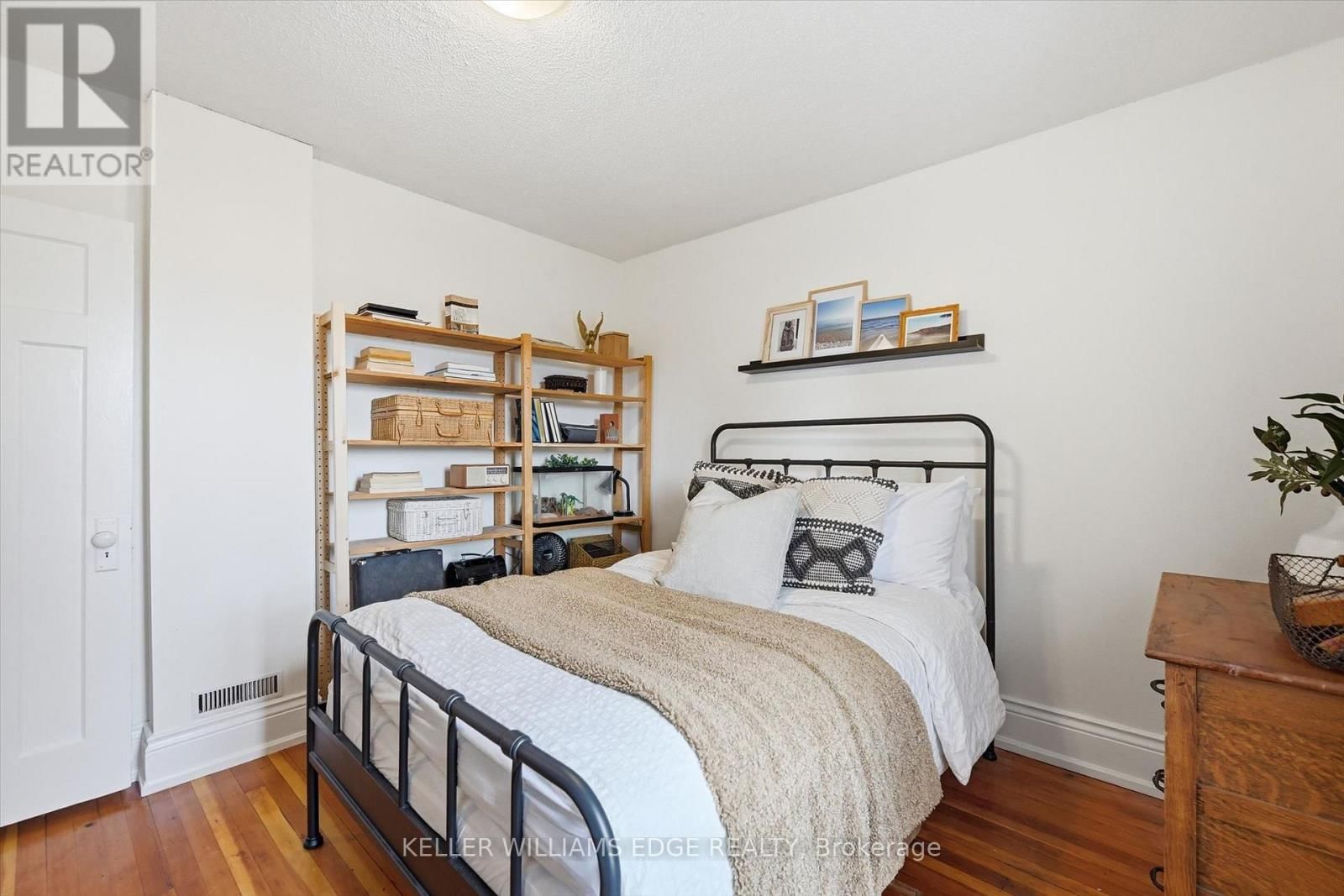 153 GRAHAM AVENUE SOUTH Image 19