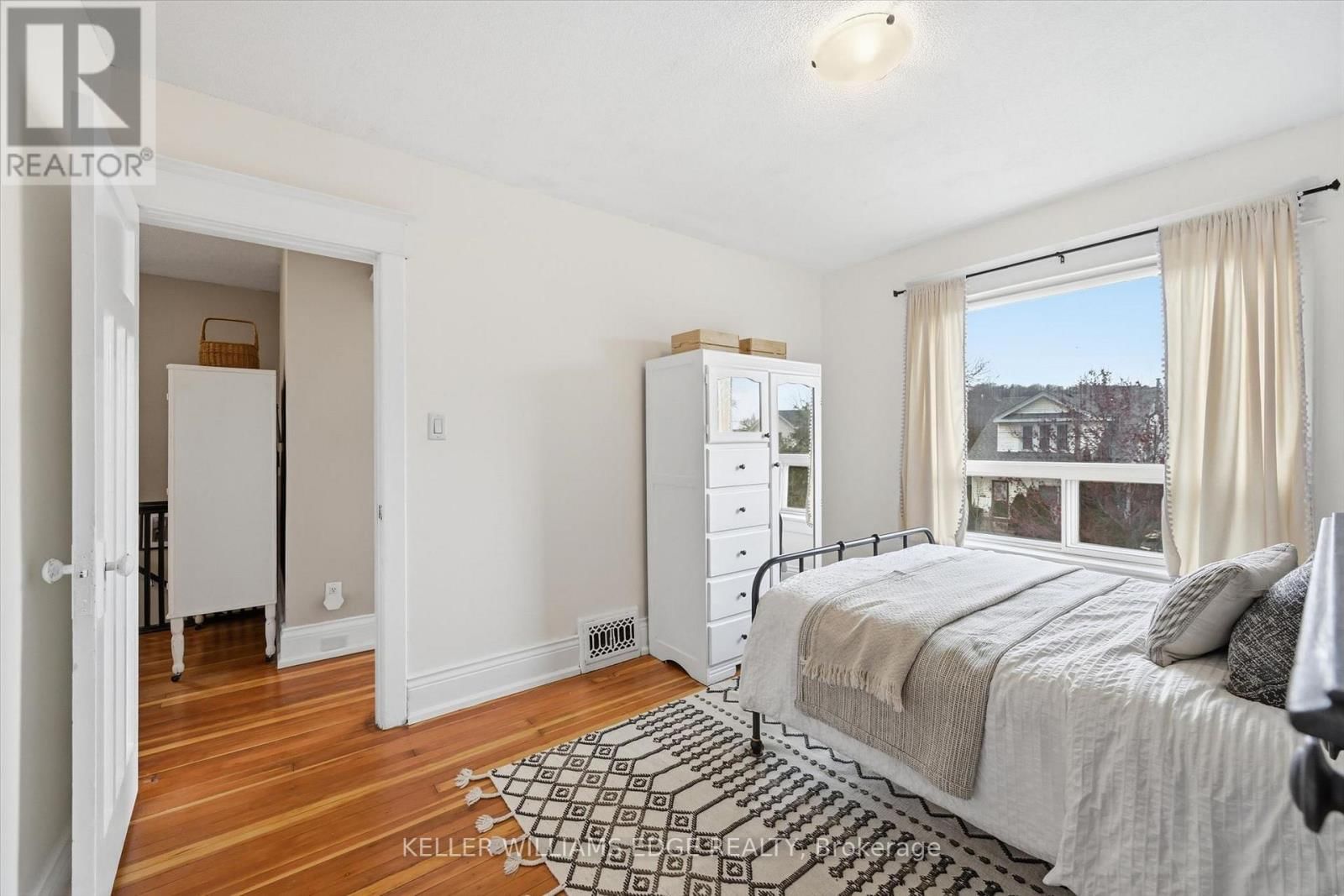 153 GRAHAM AVENUE SOUTH Image 21