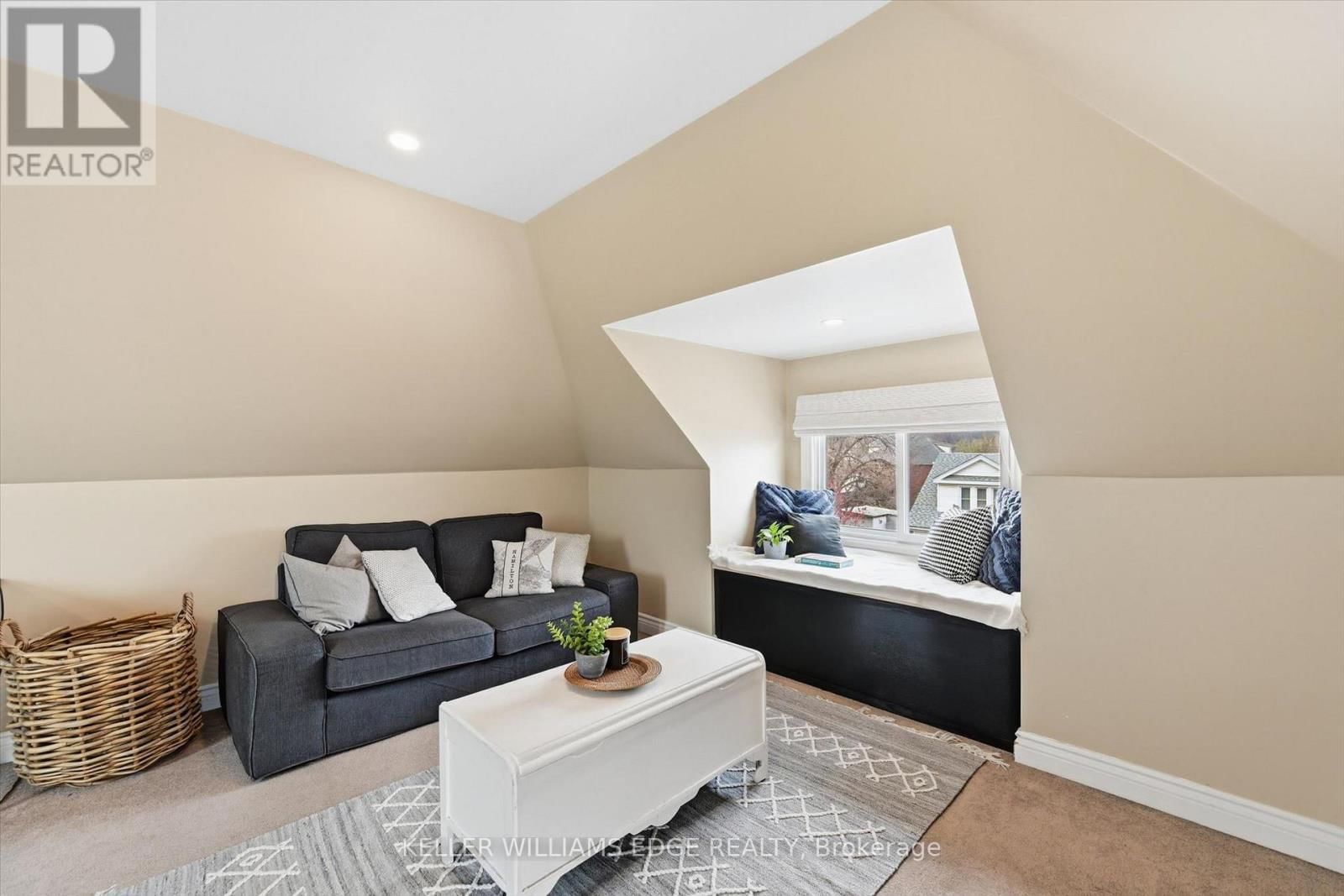 153 GRAHAM AVENUE SOUTH Image 25