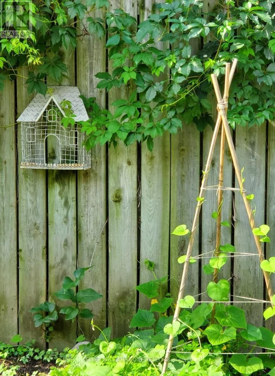 153 GRAHAM AVENUE SOUTH Image 36