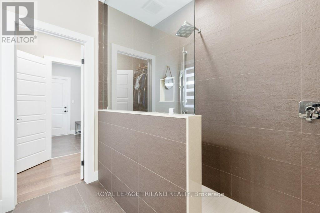 14 REA COURT Image 24