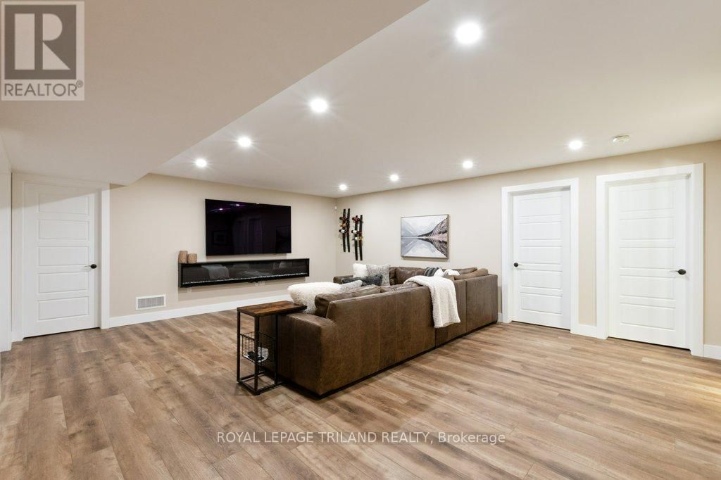 14 REA COURT Image 35