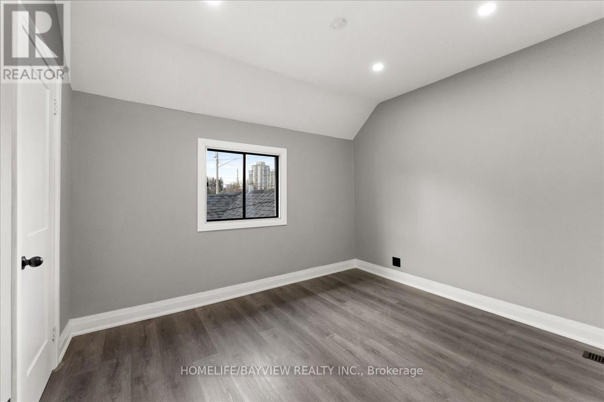 214 BURLINGTON STREET EAST Image 15