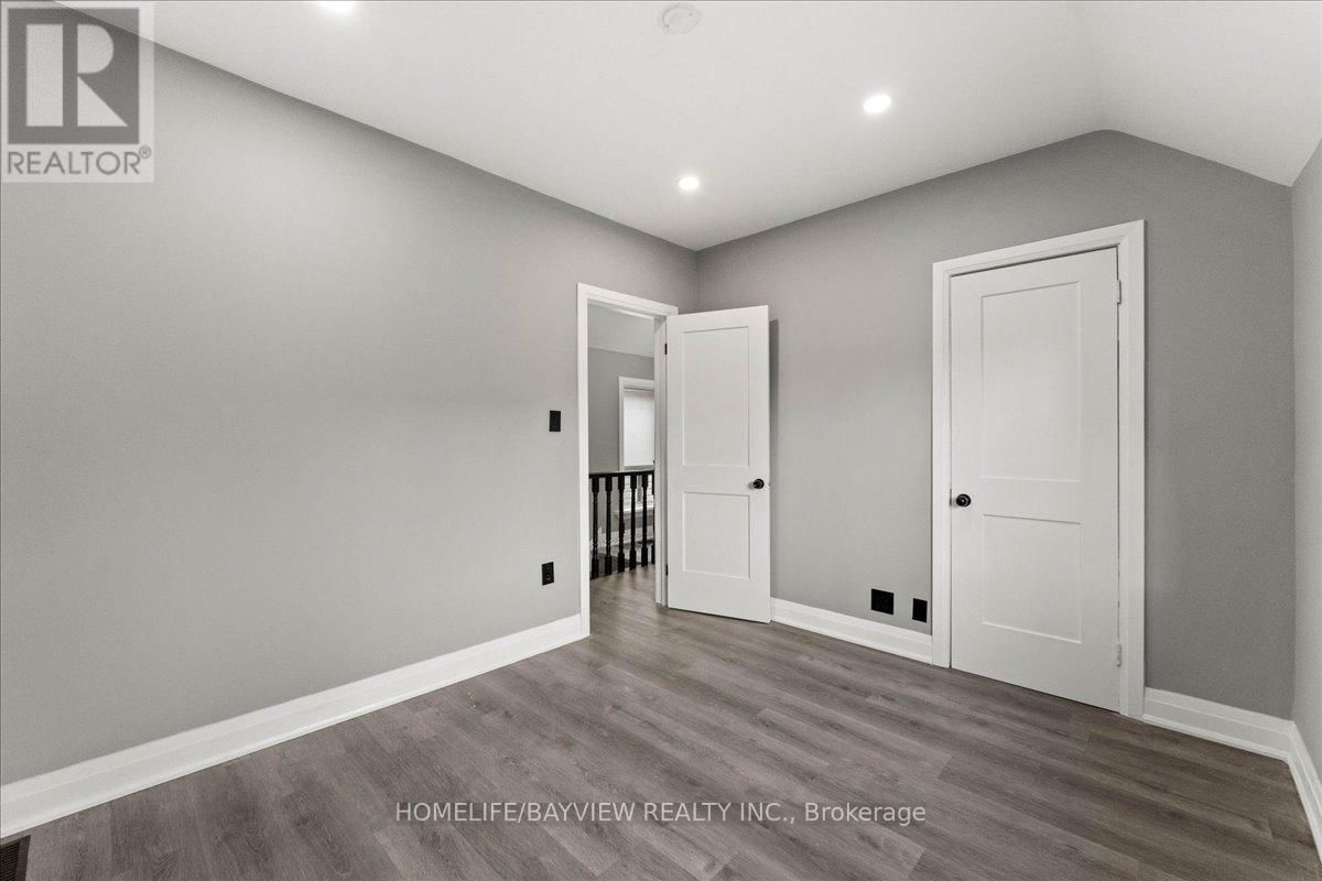 214 BURLINGTON STREET EAST Image 18