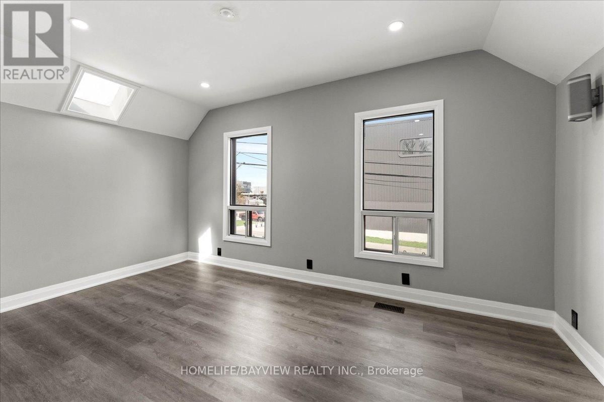 214 BURLINGTON STREET EAST Image 23