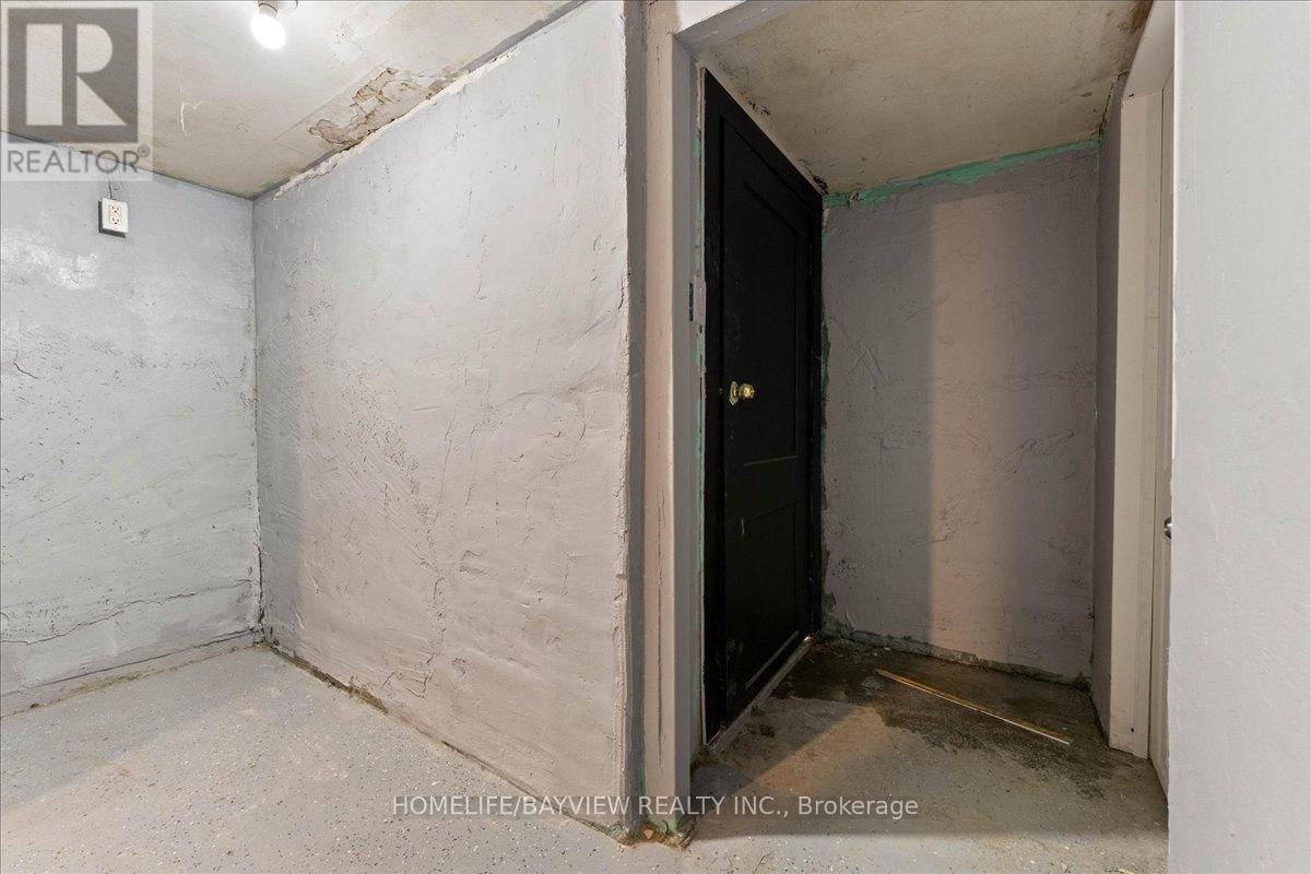 214 BURLINGTON STREET EAST Image 29