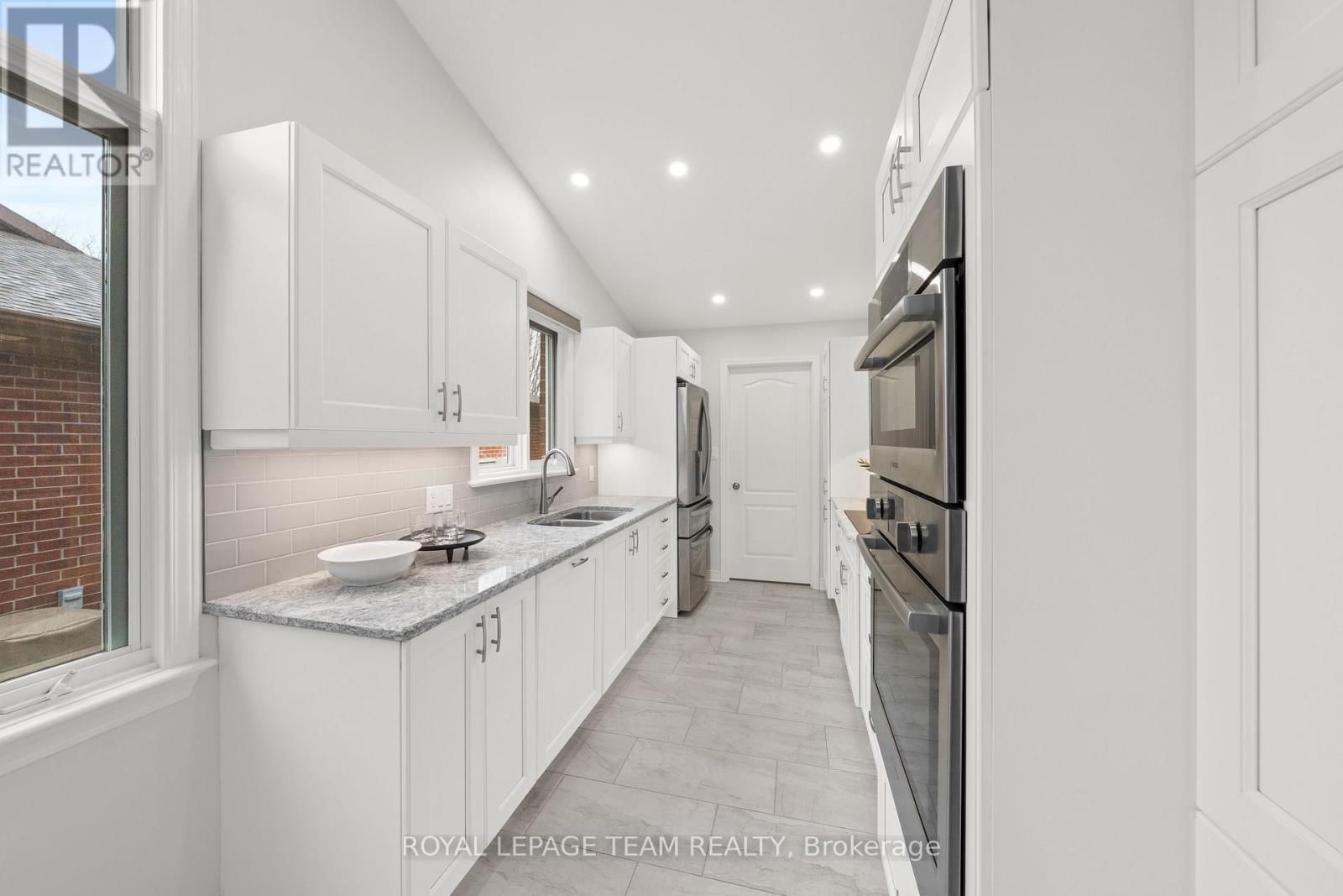 12 COULSON COURT Image 16