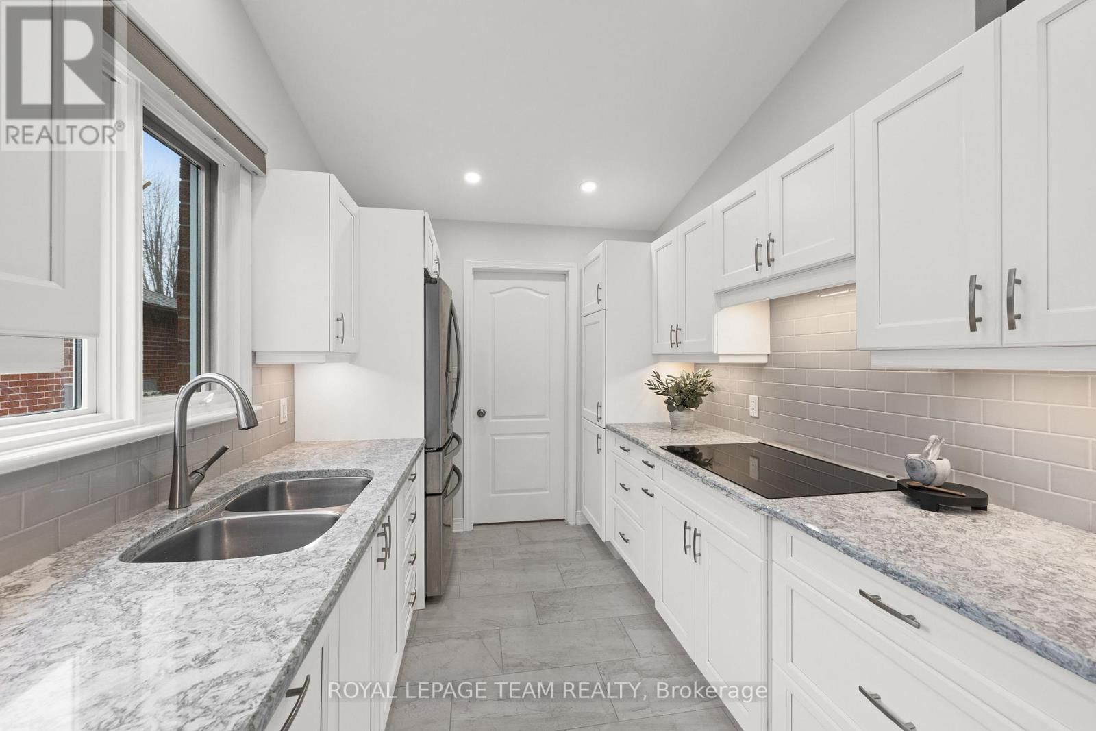 12 COULSON COURT Image 18