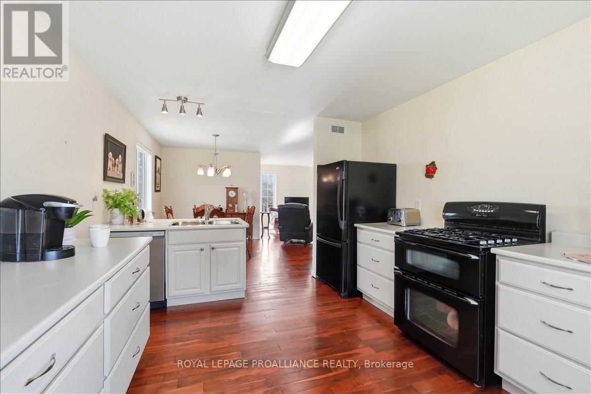 52 HORACE AVENUE Image 6