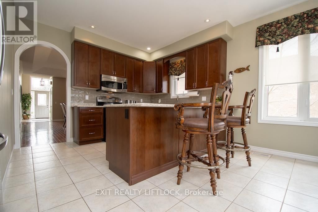 2495 CUNNINGHAM BOULEVARD Image 13