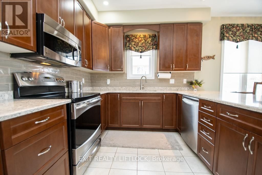 2495 CUNNINGHAM BOULEVARD Image 14