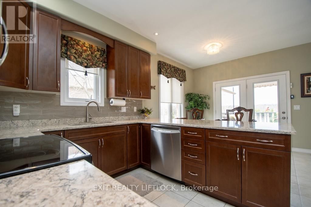 2495 CUNNINGHAM BOULEVARD Image 15