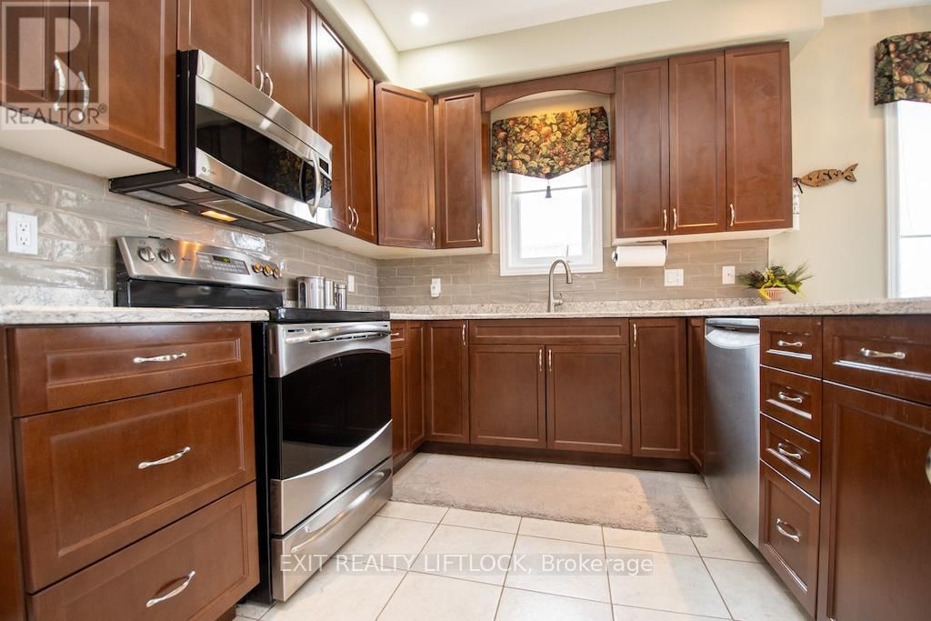 2495 CUNNINGHAM BOULEVARD Image 16