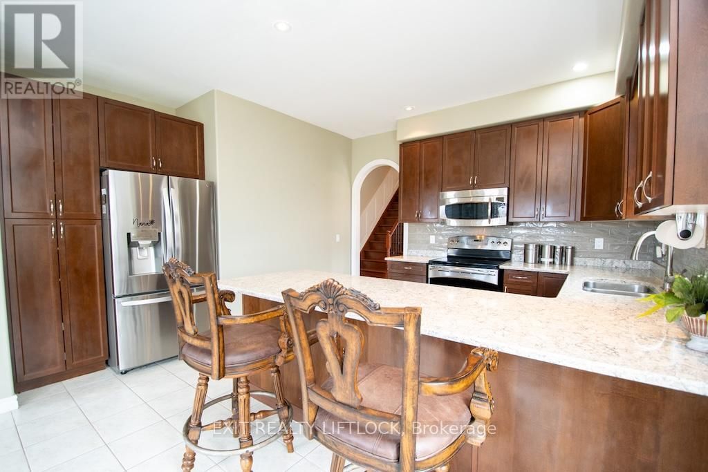 2495 CUNNINGHAM BOULEVARD Image 18