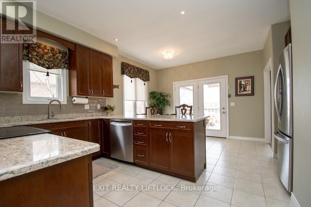 2495 CUNNINGHAM BOULEVARD Image 19