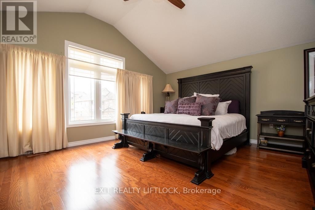 2495 CUNNINGHAM BOULEVARD Image 20