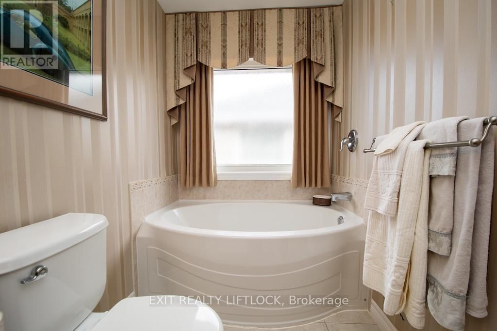 2495 CUNNINGHAM BOULEVARD Image 24