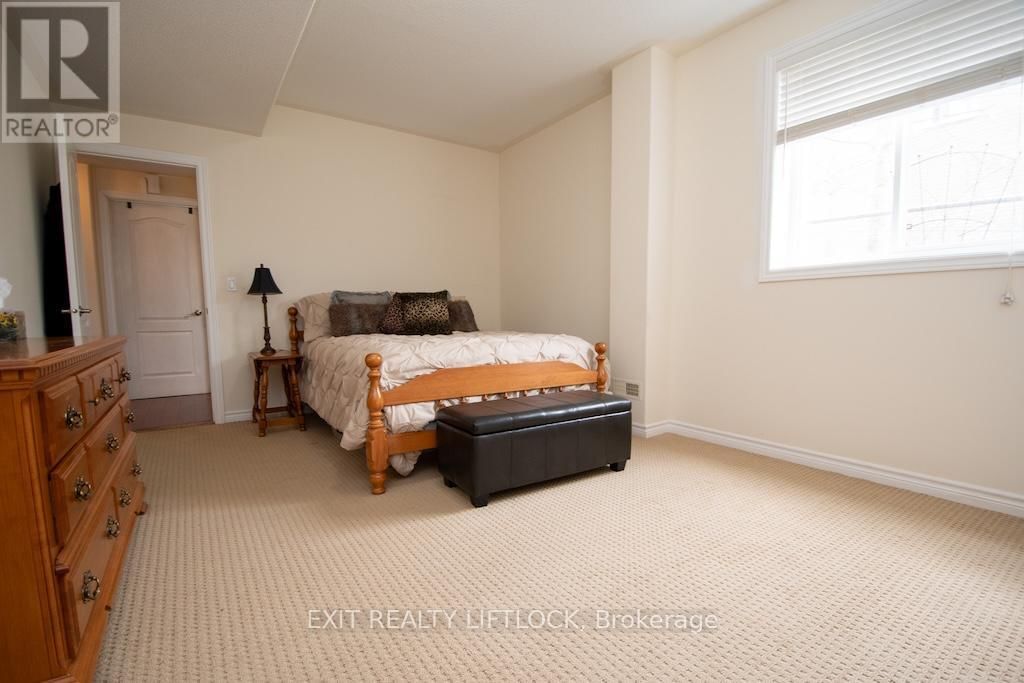 2495 CUNNINGHAM BOULEVARD Image 31