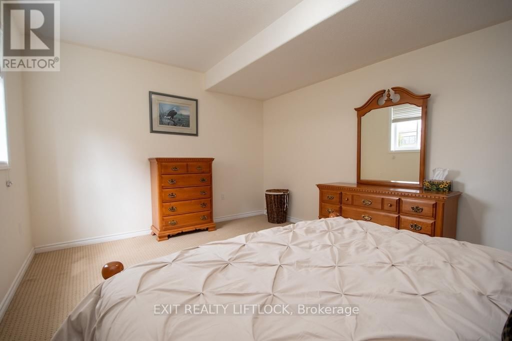 2495 CUNNINGHAM BOULEVARD Image 33