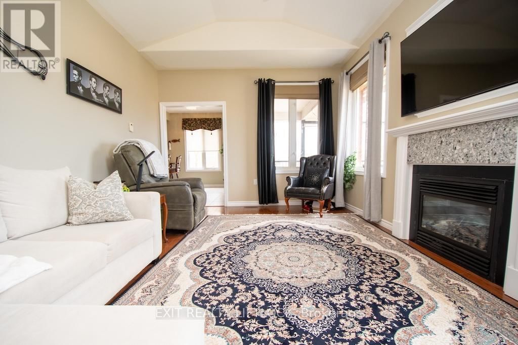 2495 CUNNINGHAM BOULEVARD Image 7