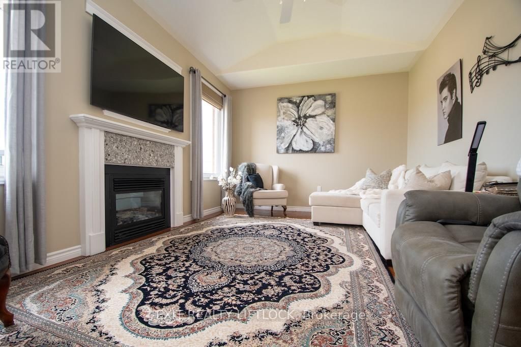 2495 CUNNINGHAM BOULEVARD Image 8