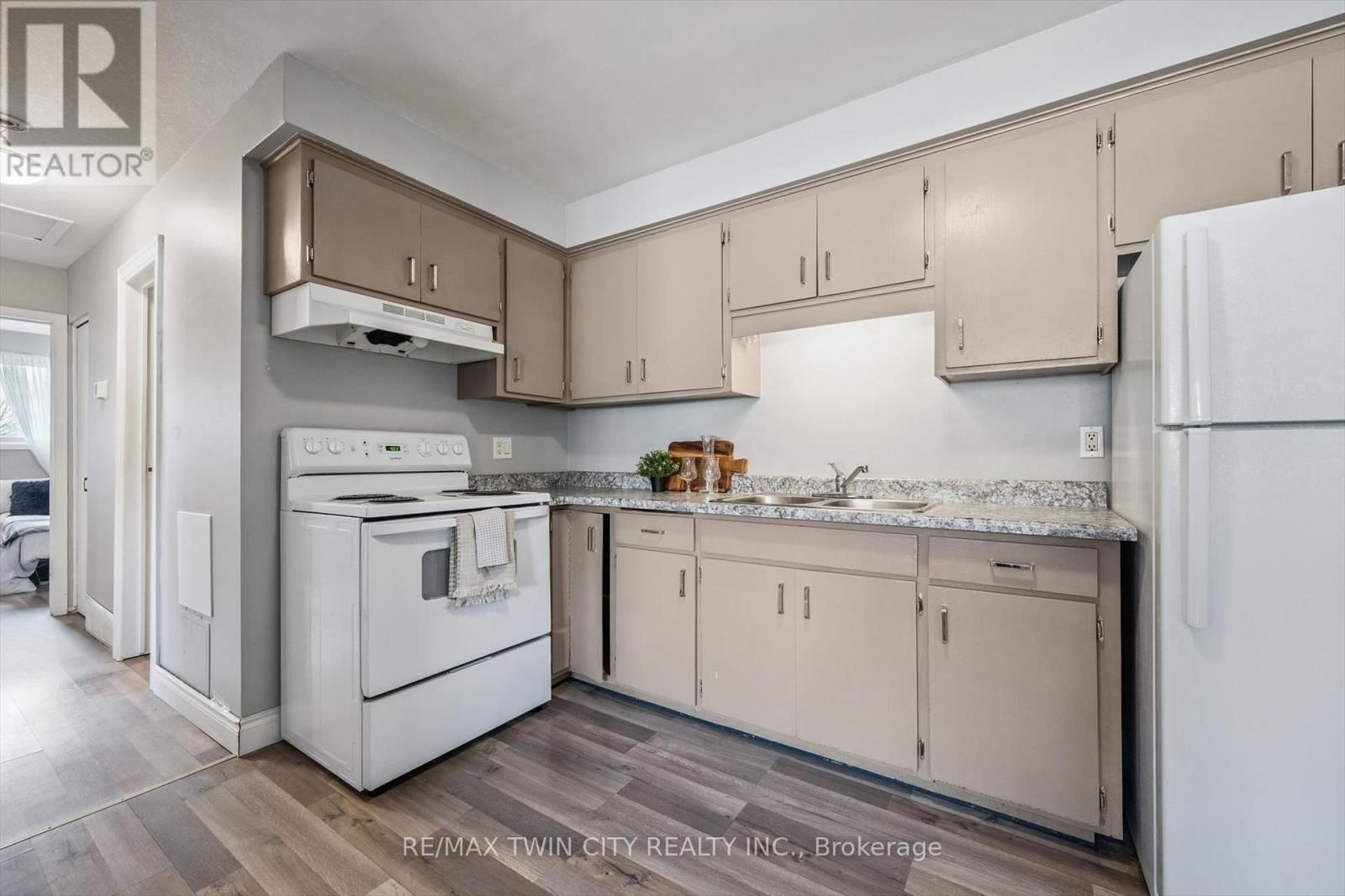 27 VICMOUNT DRIVE Image 14