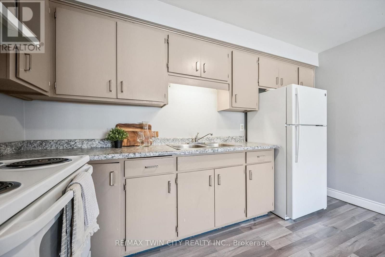 27 VICMOUNT DRIVE Image 15