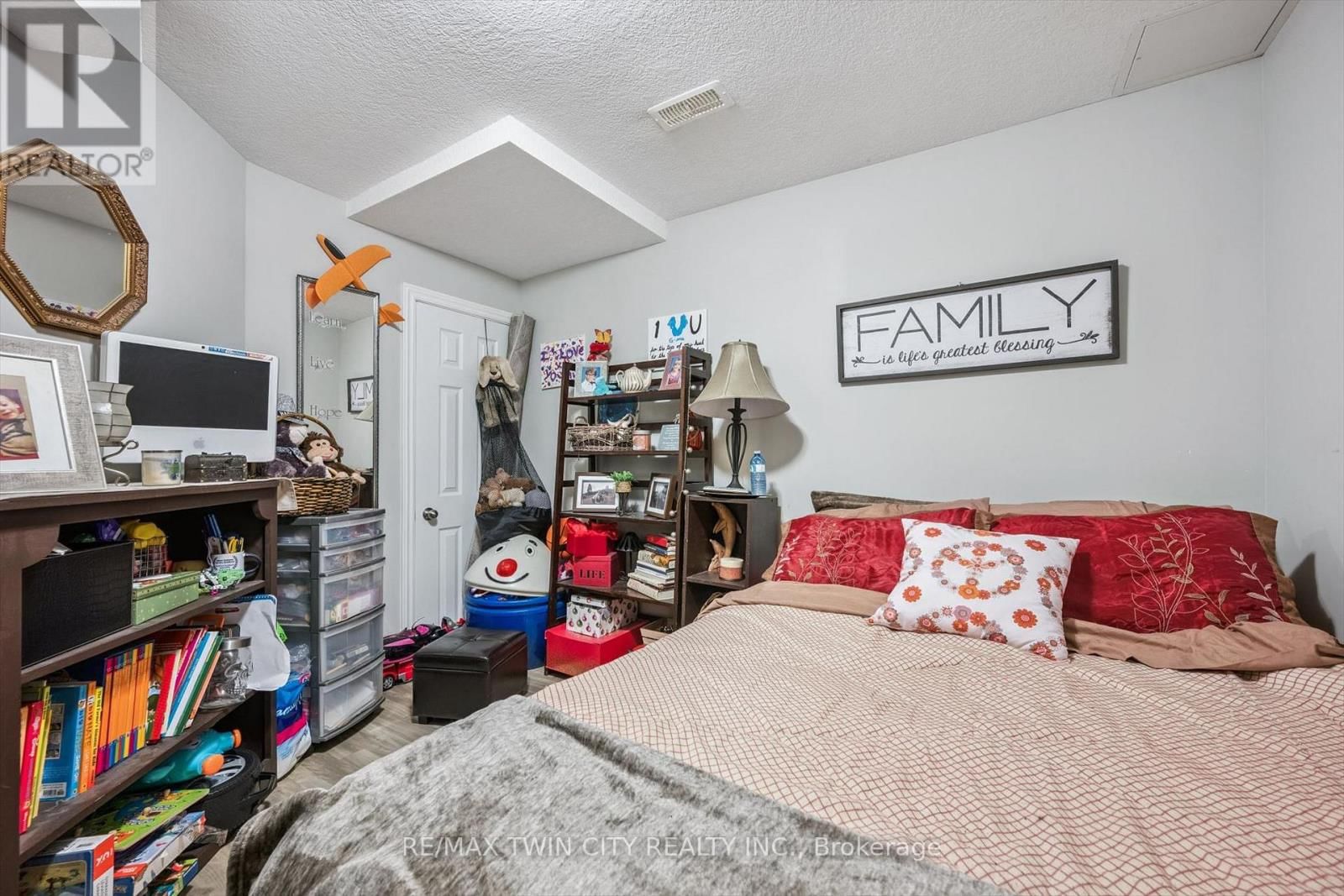 27 VICMOUNT DRIVE Image 32