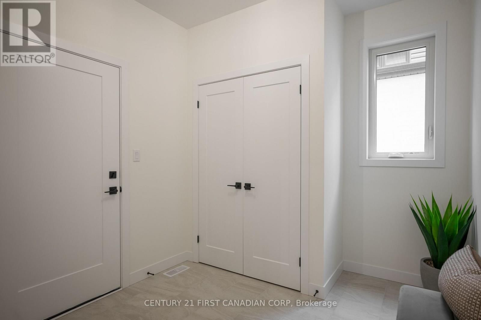 1378 SHIELDS PLACE Image 20