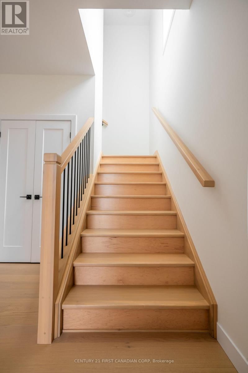 1378 SHIELDS PLACE Image 21