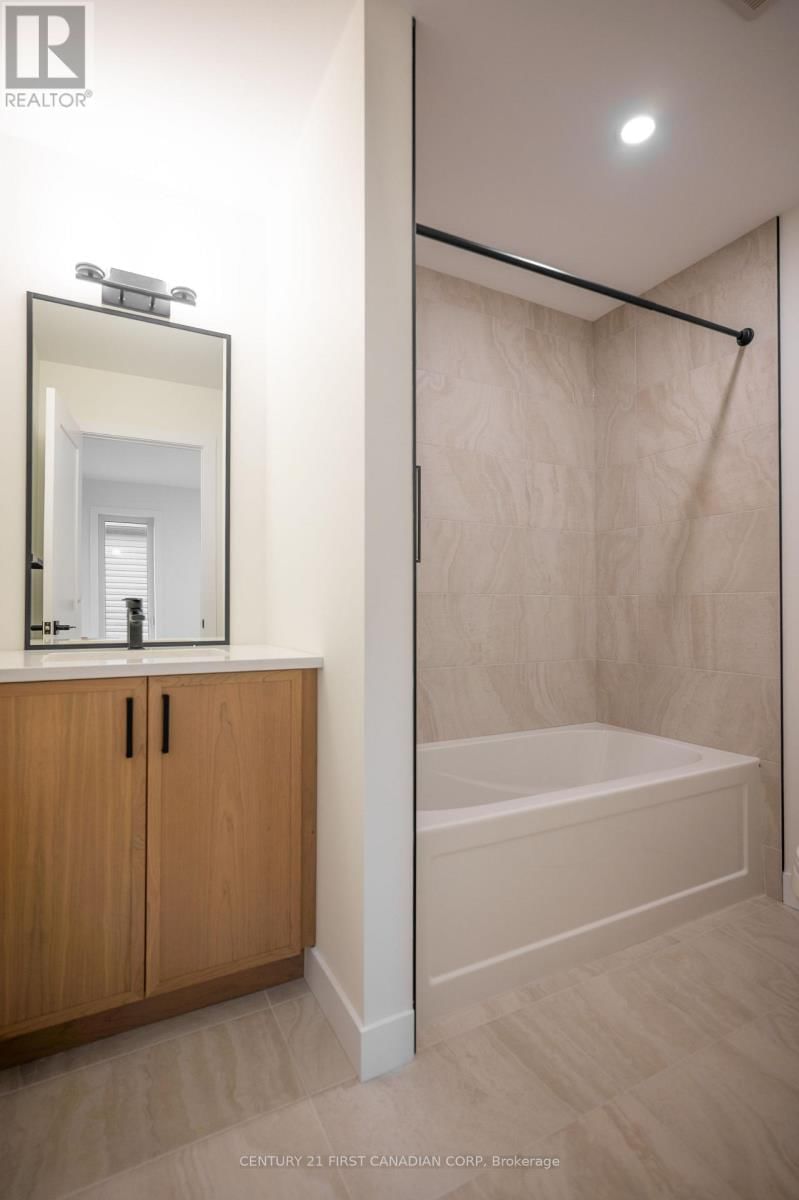 1378 SHIELDS PLACE Image 33