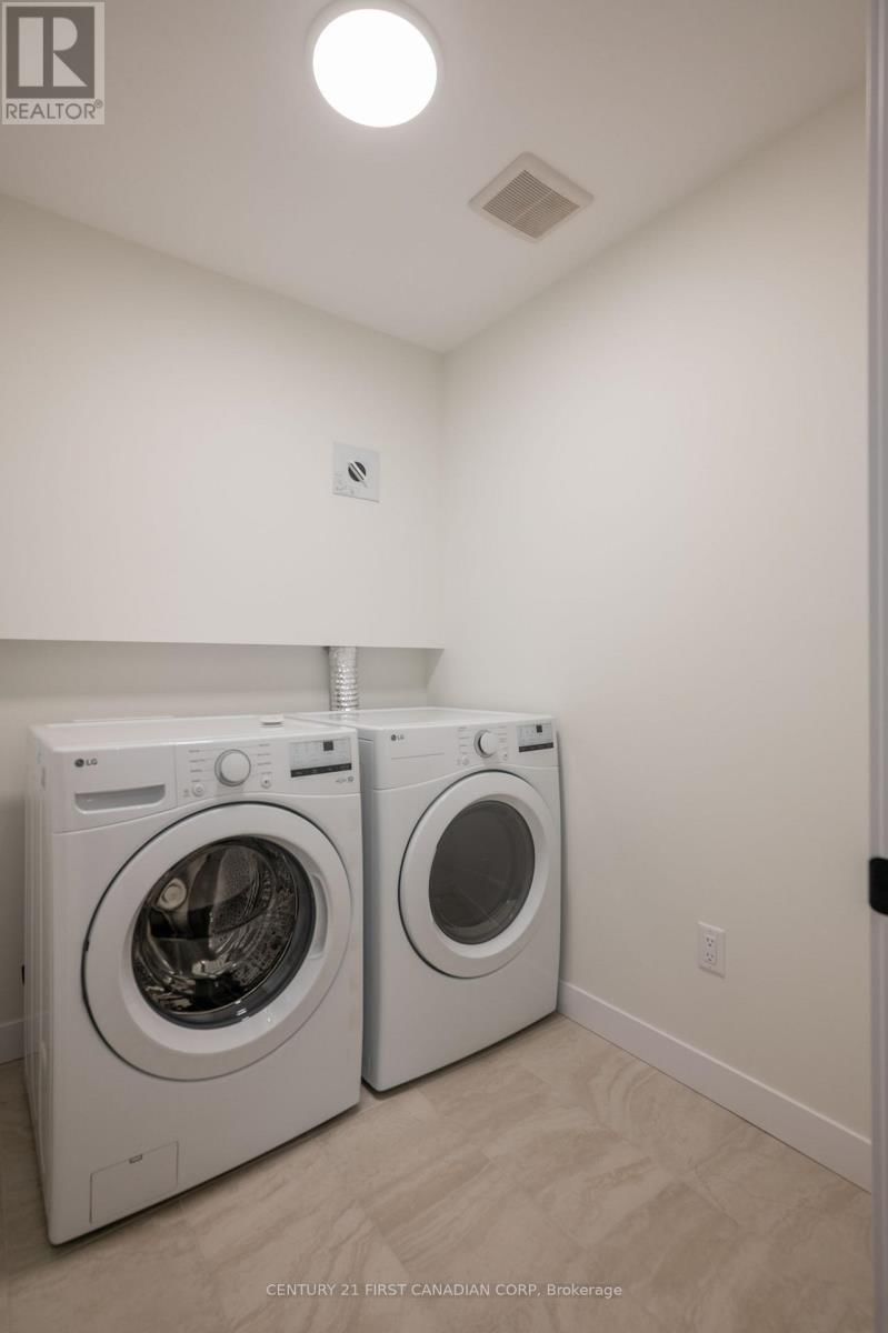 1378 SHIELDS PLACE Image 40