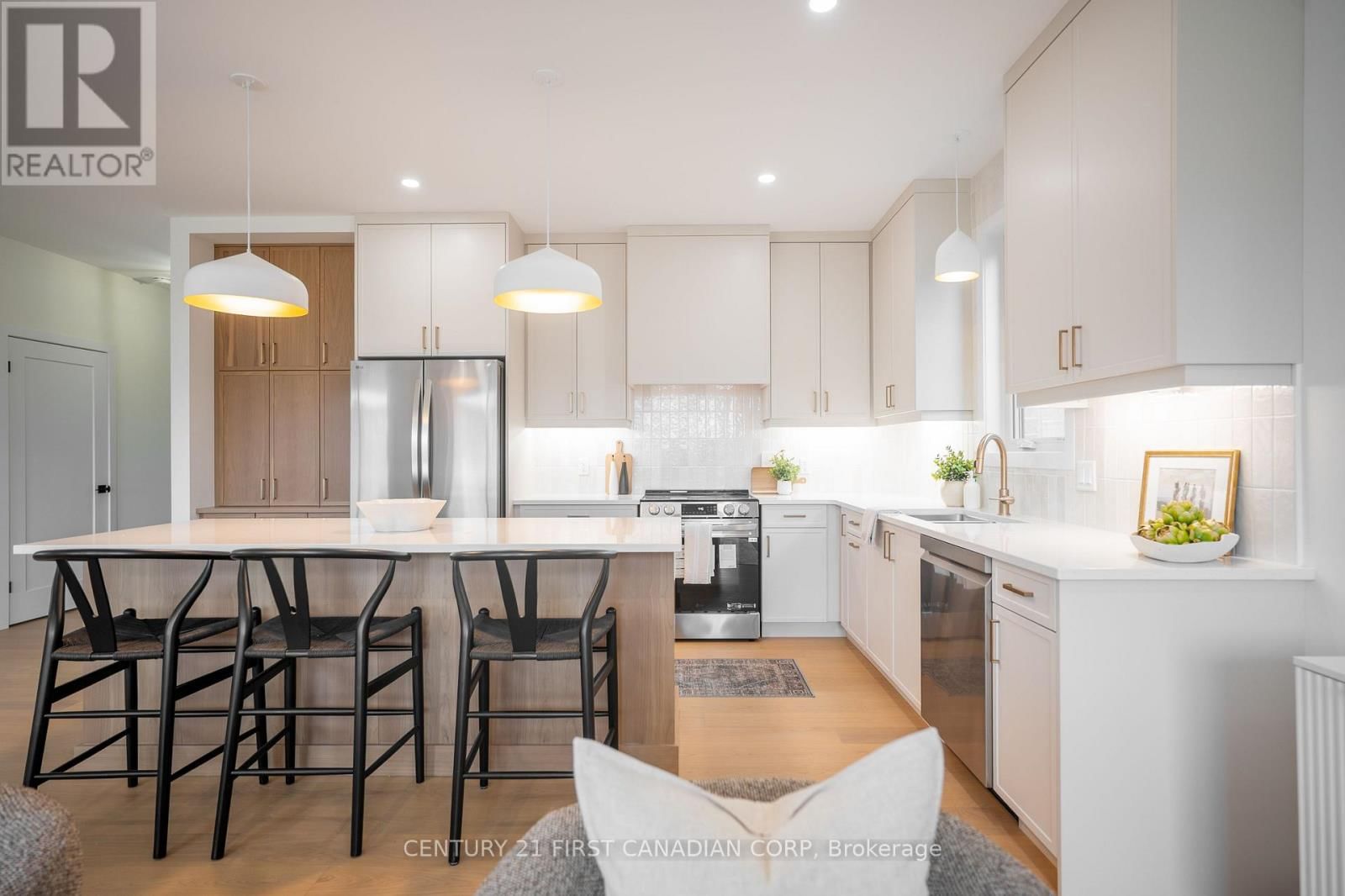 1378 SHIELDS PLACE Image 9