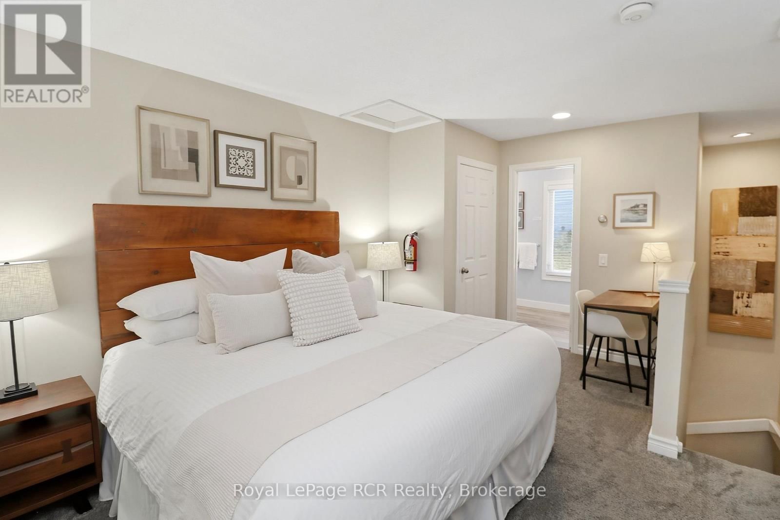 113 - 110 FAIRWAY COURT Image 13