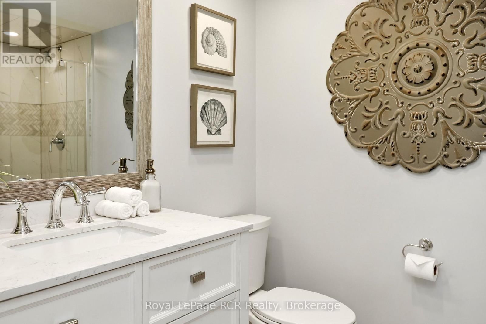 113 - 110 FAIRWAY COURT Image 15