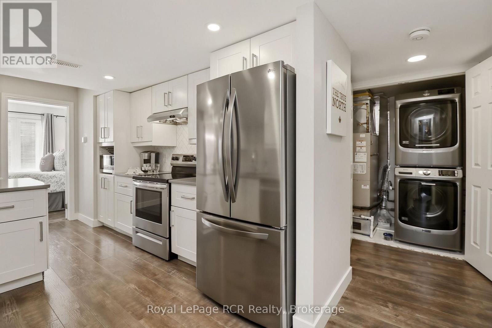 113 - 110 FAIRWAY COURT Image 16