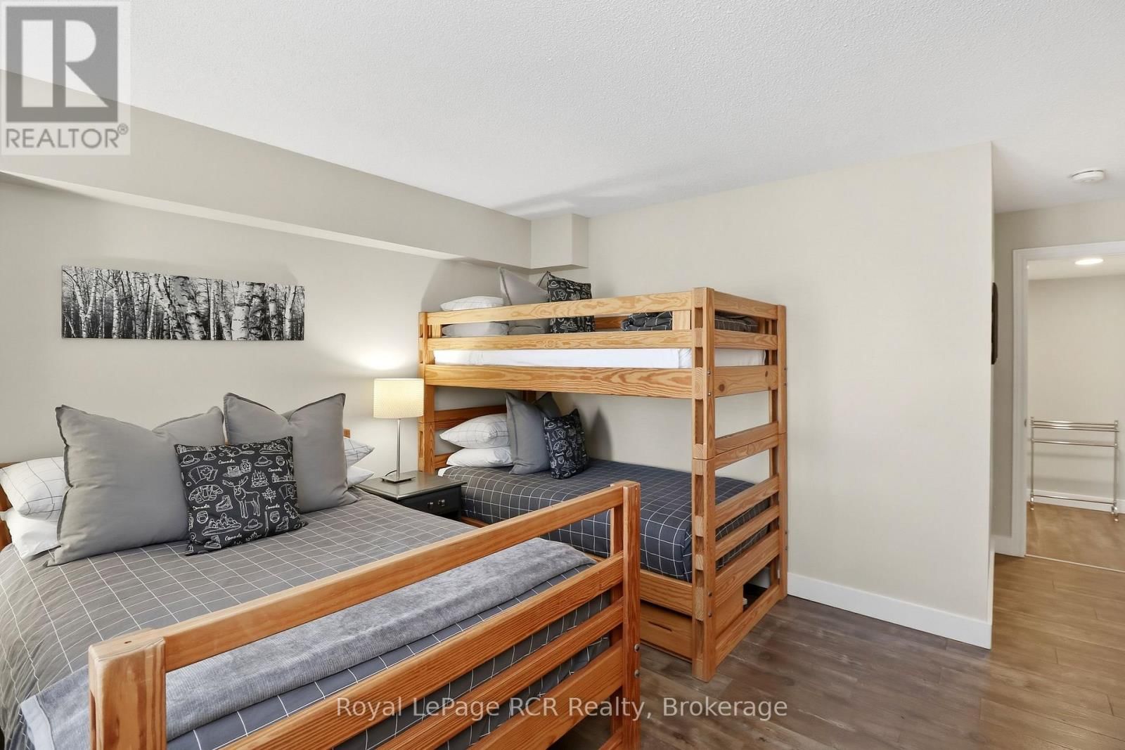 113 - 110 FAIRWAY COURT Image 19