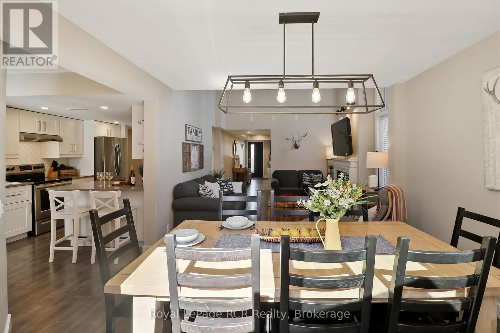 113 - 110 FAIRWAY COURT Image 30