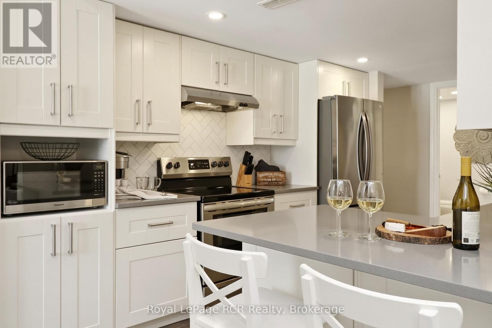 113 - 110 FAIRWAY COURT Image 31