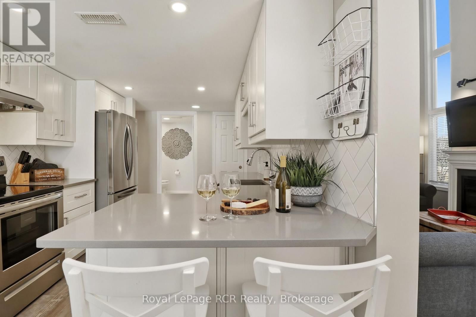 113 - 110 FAIRWAY COURT Image 32