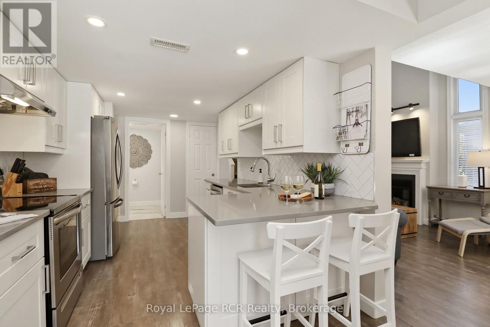 113 - 110 FAIRWAY COURT Image 33