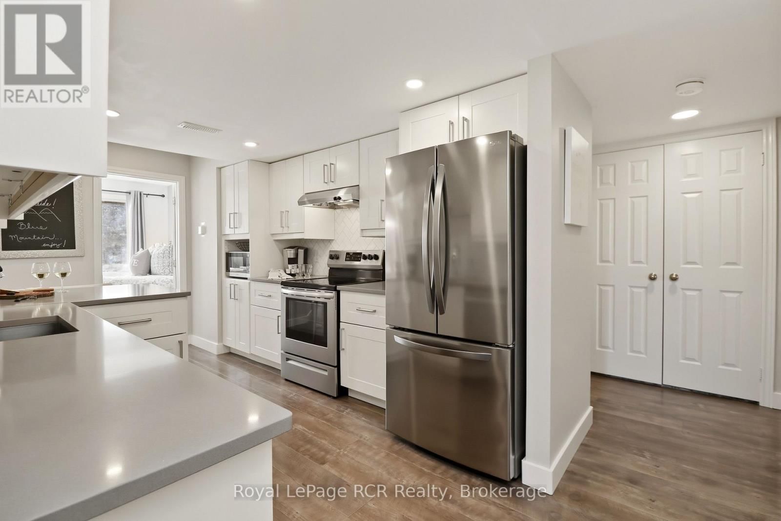 113 - 110 FAIRWAY COURT Image 37