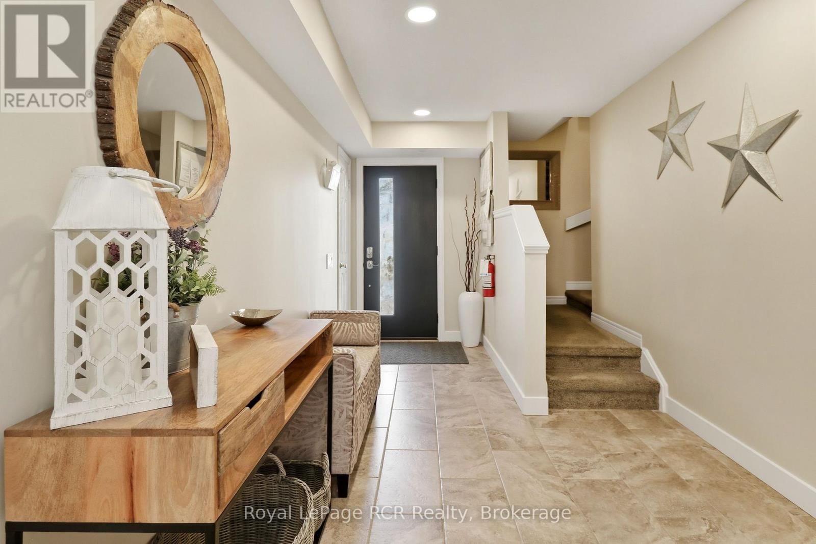 113 - 110 FAIRWAY COURT Image 4