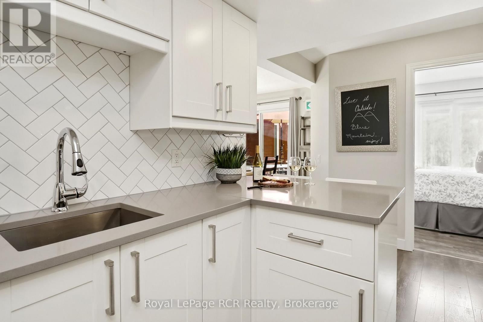 113 - 110 FAIRWAY COURT Image 40